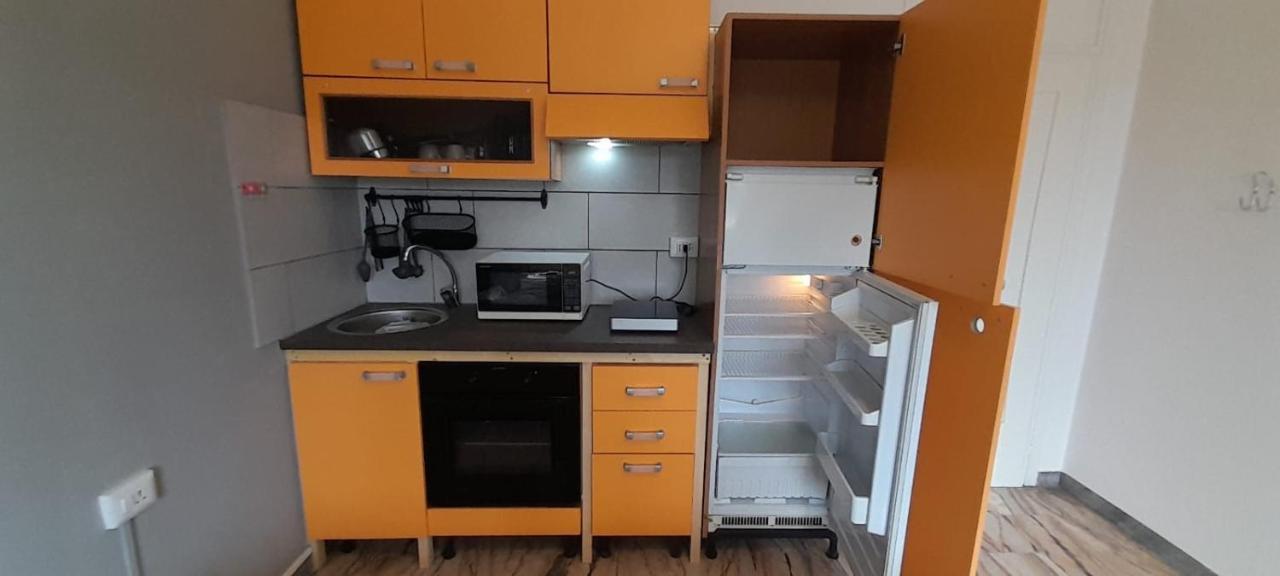 Hotel I Feel Orange Legnano Exterior foto